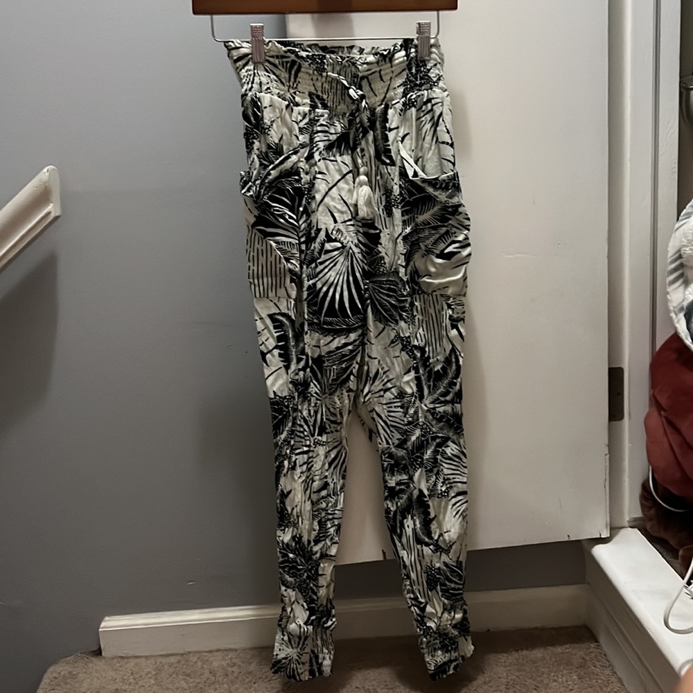 Womens XS patterned pants